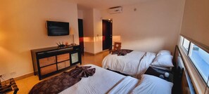 2 bedrooms, in-room safe, desk, iron/ironing board