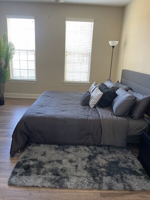 1 bedroom, desk, iron/ironing board, WiFi
