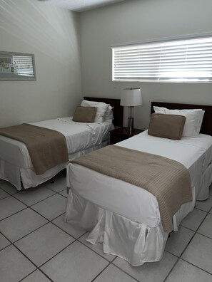 3 bedrooms, WiFi, bed sheets - 
Great Value!! Oceanview 3 bedroom condo on 7-mile beach. (George Town)