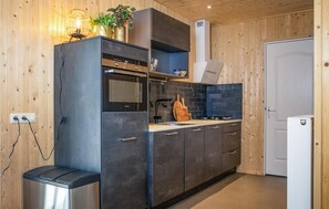 Frigorifero, piano cottura, lavastoviglie, macchina per tè/caffè