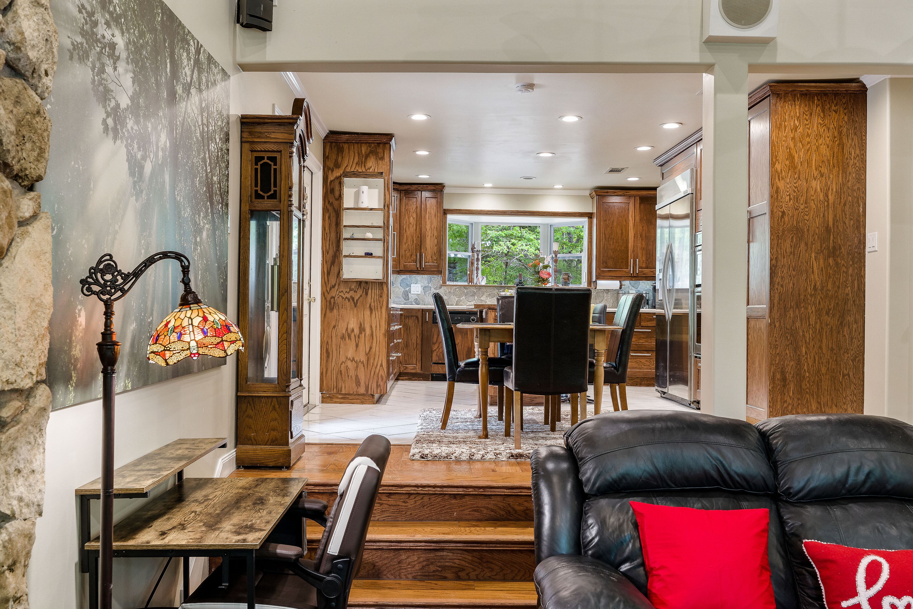 Smart-TV, Kamin, DVD-Player, Stereoanlage