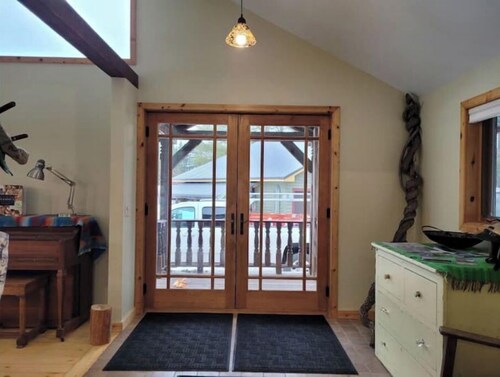 Slippery Jim's Cozy Retreat