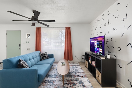 Smart TV. The Mint Casa Grande