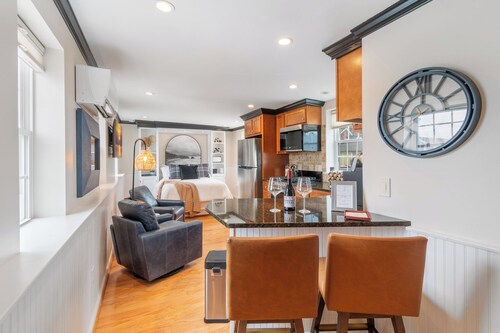 Cozy Loft for 2- Steps from Village of Pittsford