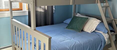 2 bedrooms, WiFi, bed sheets