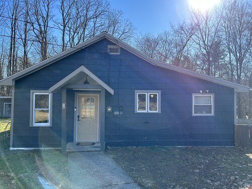 Quiet and cozy home close to downtown Accord