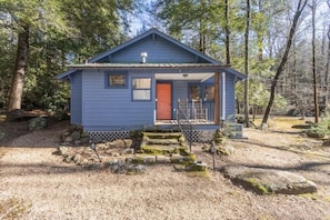 Exterior - Ole Blue - Table Rock, Sassafras, Lake Keowee, Lake Jocassee. (Sunset)