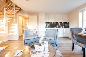 Unclassified image, 3 of 49, button