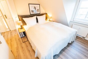 2 bedrooms, iron/ironing board, WiFi, bed sheets - Family. Close to the beach. Balcony. - House Lucia (Sylt)