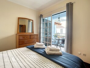 2 quartos, ferros/tábuas de passar roupa, Wi-Fi de cortesia