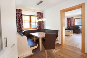Apartment | Dining - Apartment Wald im Pinzgau Near Ski Lift (Wald im Pinzgau)