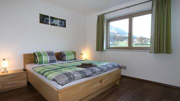 4 bedrooms, bed sheets