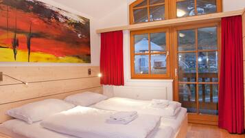 4 bedrooms, bed sheets