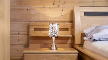 Apartment | 1 bedroom, individually furnished, bed sheets