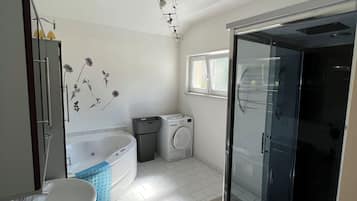 Apartment | Bathroom