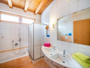 Apartment | Bathroom