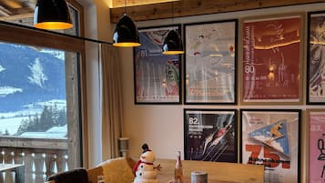 Chalet | Tempat makan