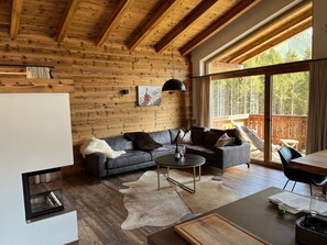 Chalet | Living area - Chalet in Neukirchen Near Ski Slope (Neukirchen am Grossvenediger)