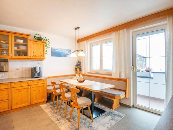 Apartment | Dining