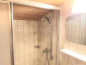 Apartment | Bathroom - Compact Apartment in Radstadt With Balcony (Radstadt)