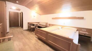 Apartment | 1 bedroom, bed sheets