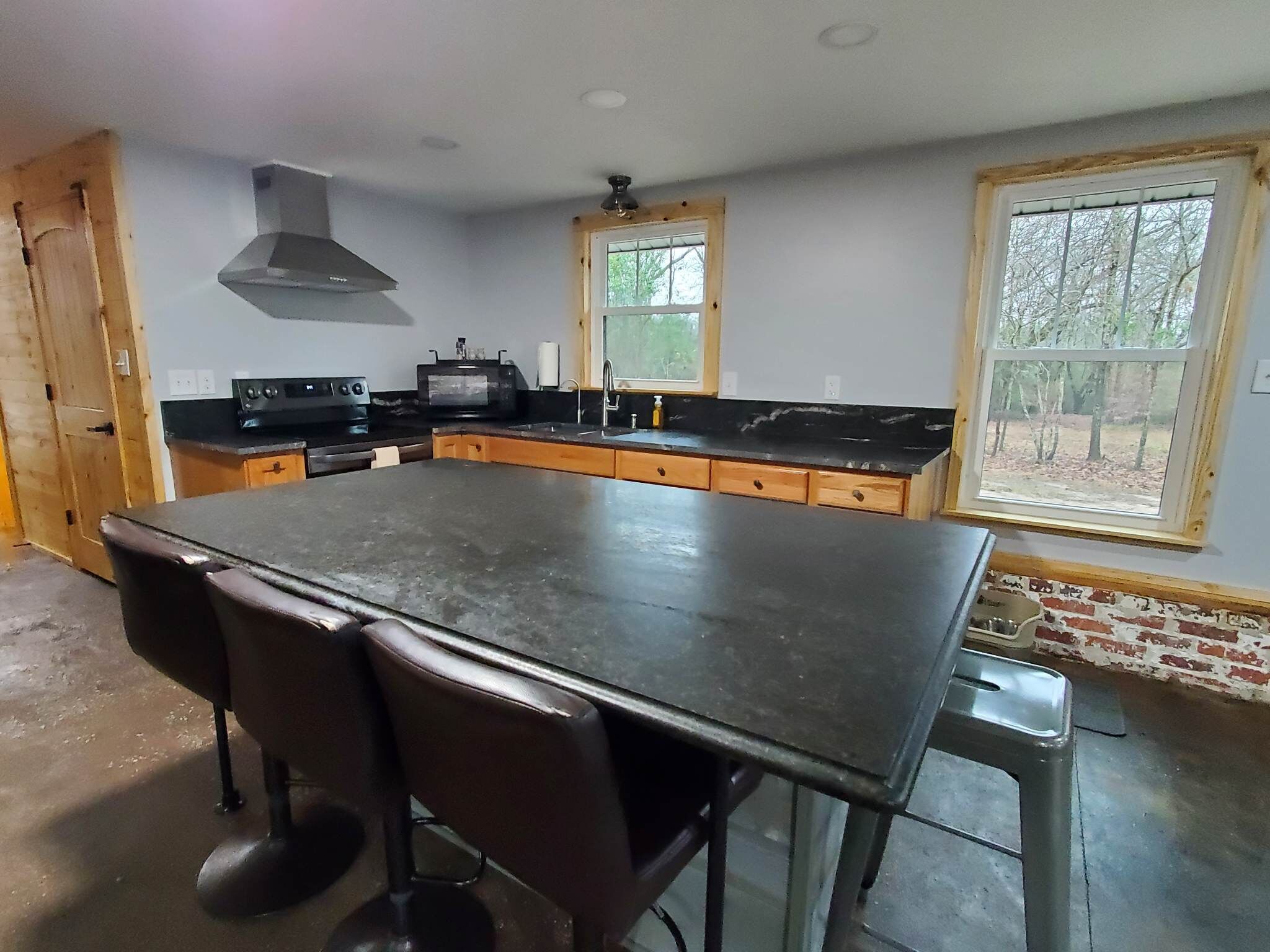 Fridge, microwave, cookware/dishes/utensils