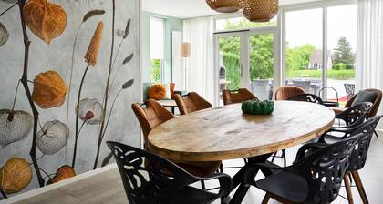 House With Sauna, Outdoor spa and Pedal Boat