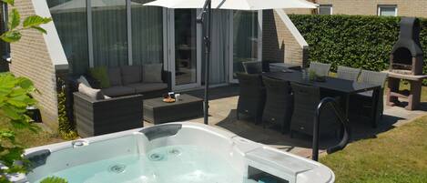 House | Outdoor dining