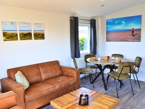 Chalet | Living area - Beautiful Chalet Between Golf Course and Beach (Hollum)