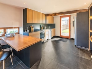 House | Private kitchen | Toaster - Holiday Home in Vielsalm With Bubble Bath (Vielsalm)