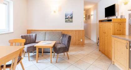 Cozy Garden Apartment Near Ski