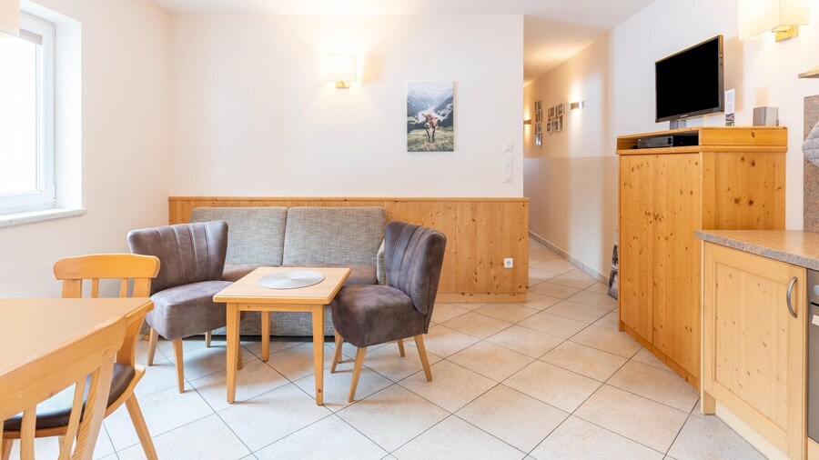 Cozy Garden Apartment Near Ski