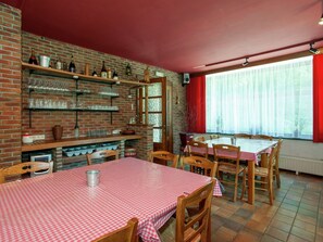 House | Dining - Spacious Holiday Home With Roofed Terrace (Stoumont)