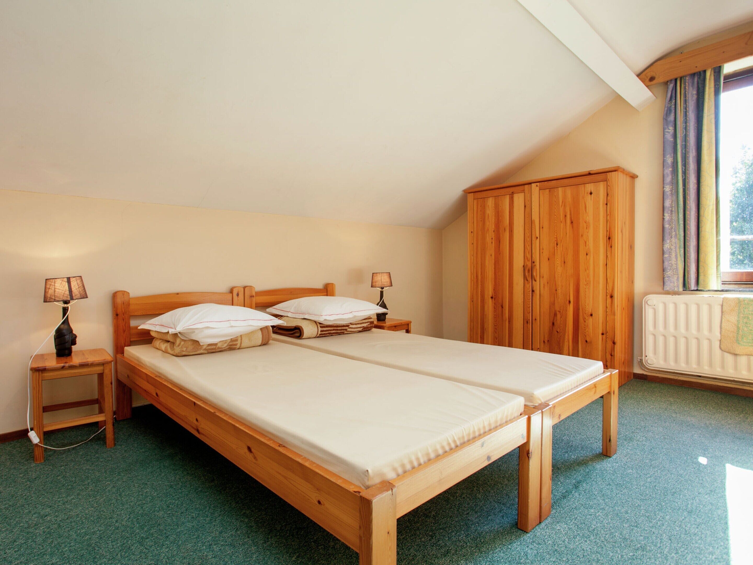 10 chambres, ameublement personnalisé, draps fournis