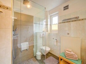 Apartment | Bathroom | Towels
