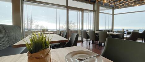 Apartment | Dining