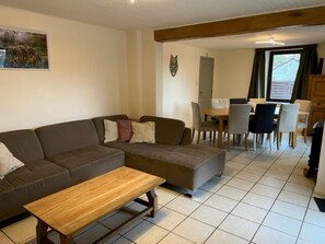 House | Living room - Lovely Holiday Home in Gouvy With Sauna (Gouvy)