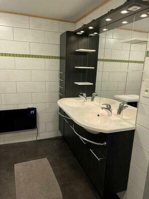 House | Bathroom | Bathtub