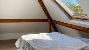 Apartment | 3 bedrooms, individually furnished, bed sheets