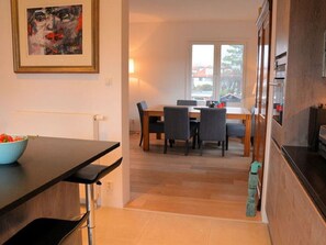 Apartment | Dining - Coastal Apartment Near Dunes (The Hague)