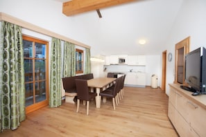 Apartment | Dining - Apartment in Wald Near Ski Slopes (Wald im Pinzgau)