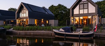 Luxurious Detached Water Villa With Jetty