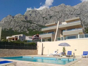 Apartment | Pool | Outdoor pool - Holiday Home in Makarska Near Biokovo Mountains (Makarska)