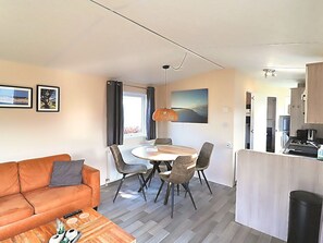 Chalet | Dining - Dune Chalet Between Golf Course and Sea Beach in Hollum (Hollum)