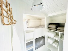 House | 2 bedrooms, individually furnished, bed sheets