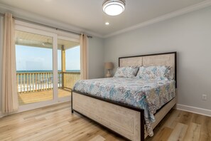 4 bedrooms, free WiFi, bed sheets - Sandy Seaclusion | Beachfront Getaway (Dauphin Island)
