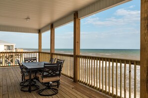 Outdoor dining - Sandy Seaclusion | Beachfront Getaway (Dauphin Island)