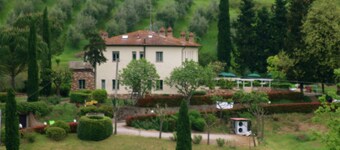 Belvilla by OYO Beautiful Farmhouse With Pool