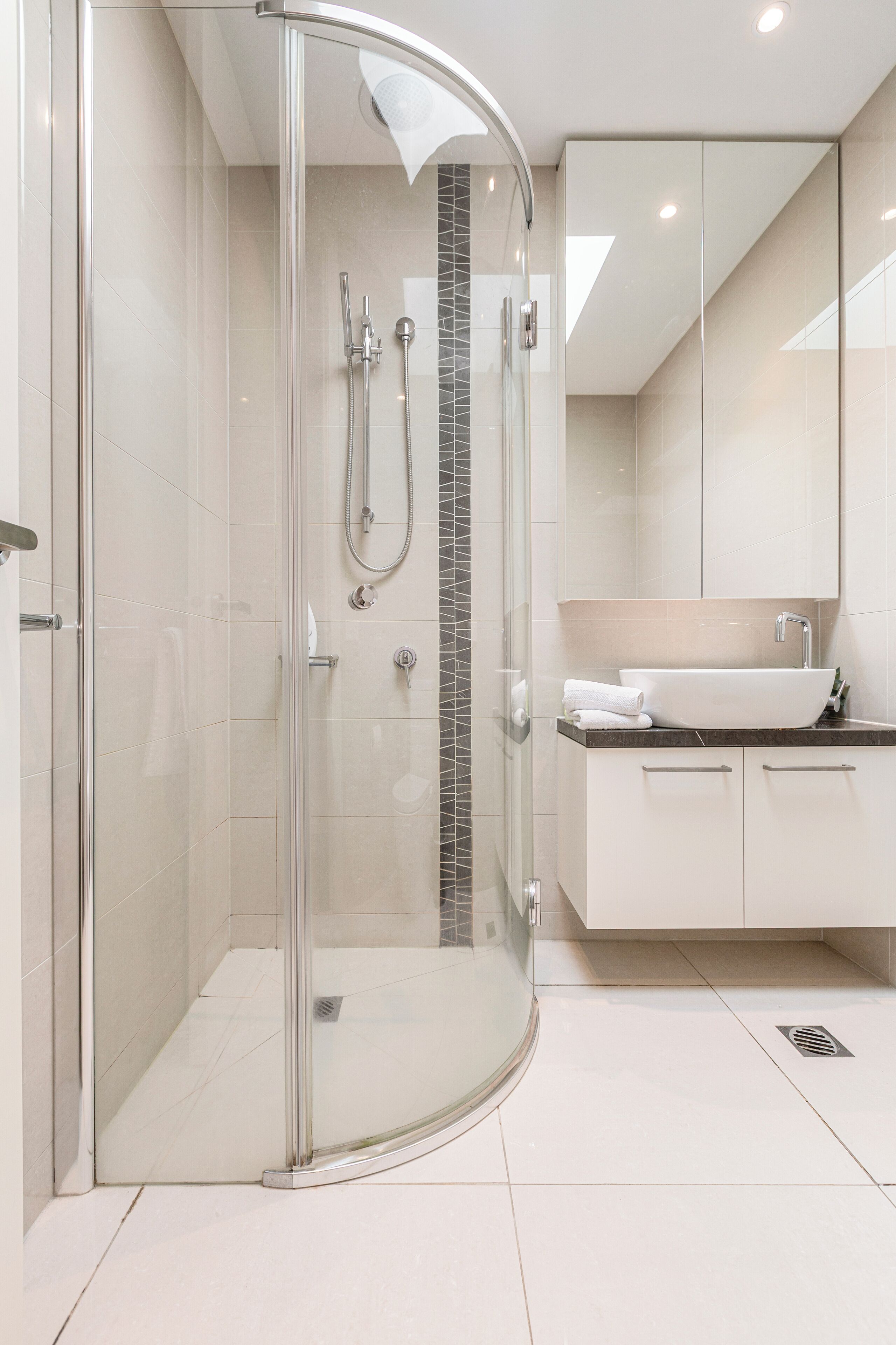 Dusche, Haartrockner, Bidet, Handtücher
