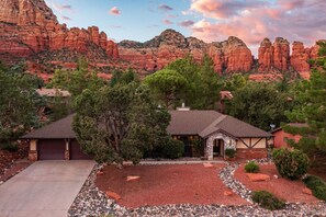 Exterior - Thunder Mountain Chateau: BIG VIEWS, Hiking Access (Sedona)